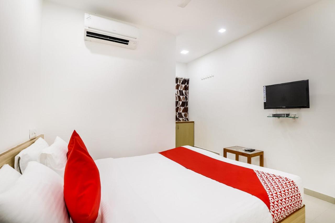 Oyo Hotel D Veeray Ahmadabad Zewnętrze zdjęcie