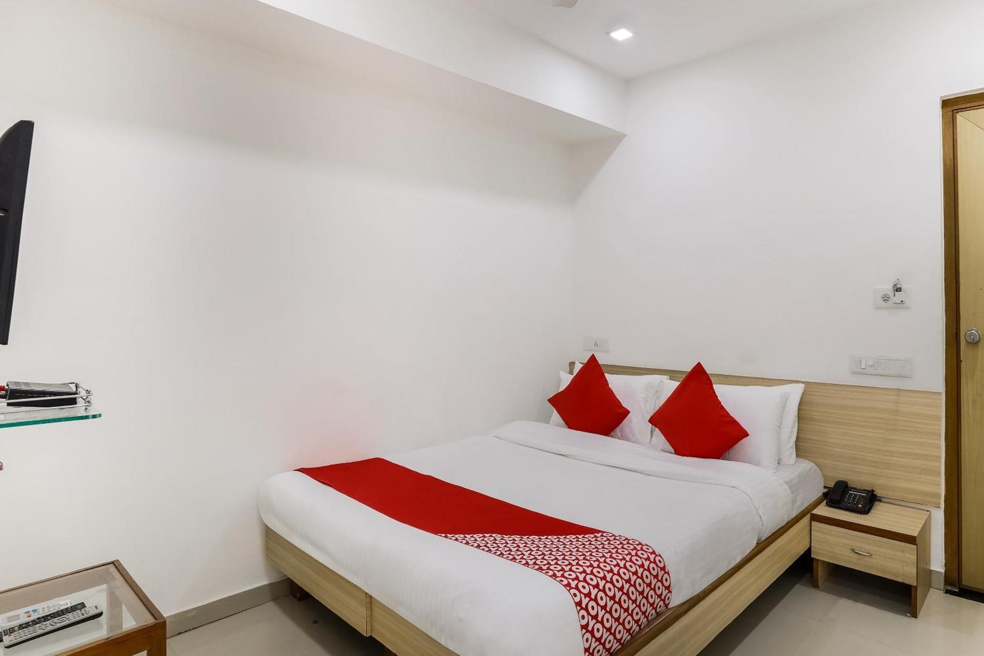 Oyo Hotel D Veeray Ahmadabad Zewnętrze zdjęcie
