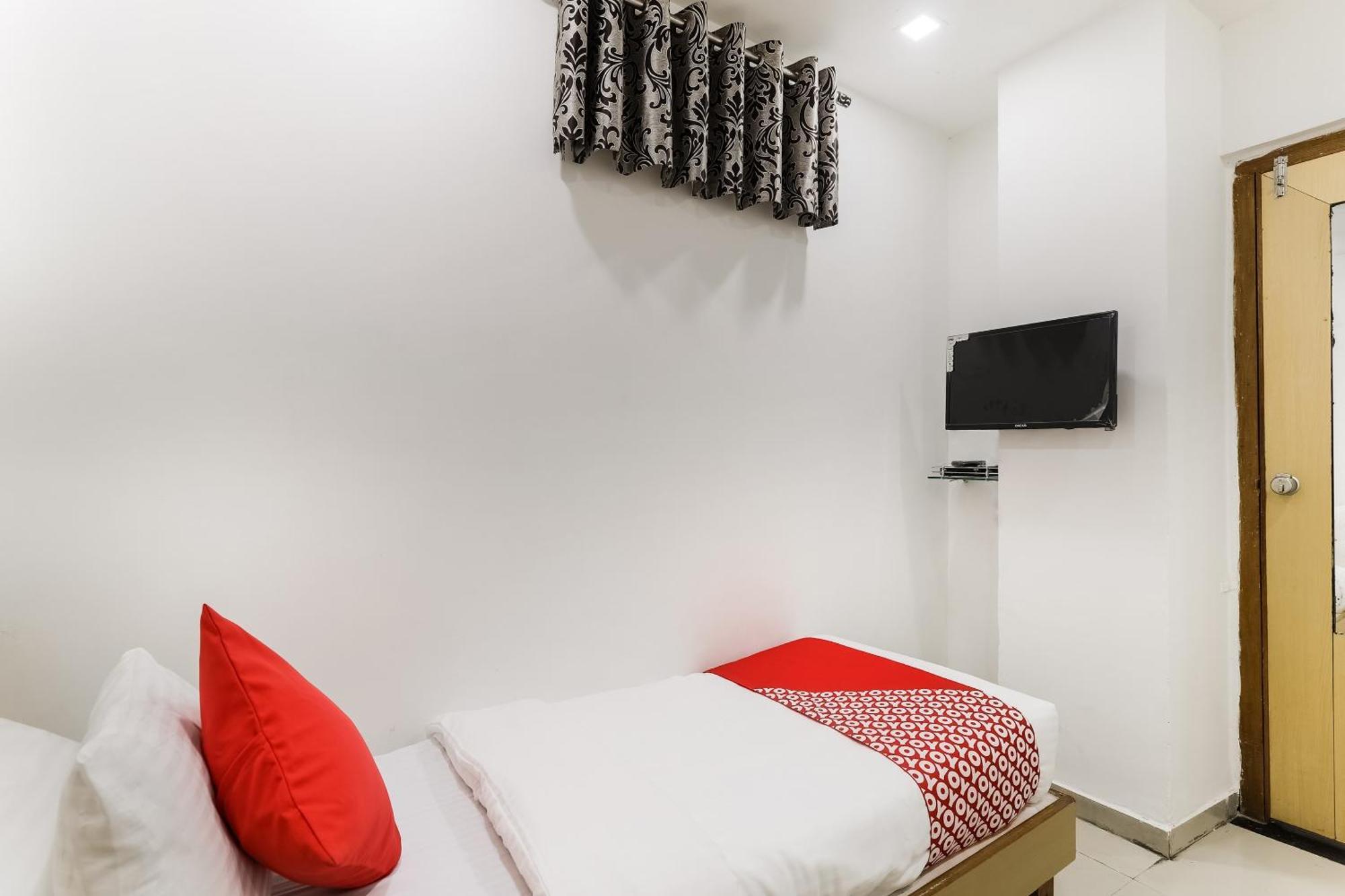 Oyo Hotel D Veeray Ahmadabad Zewnętrze zdjęcie