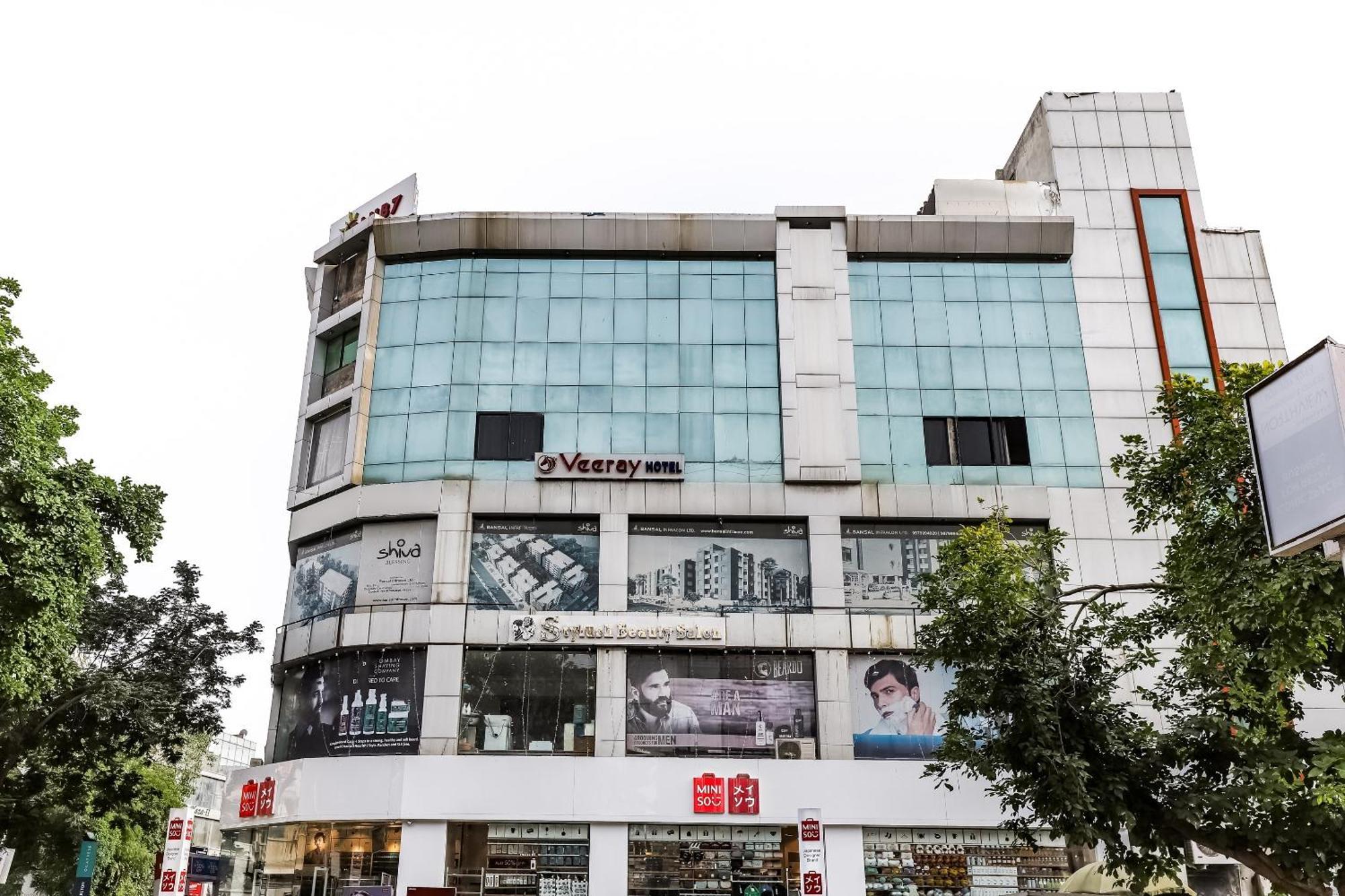 Oyo Hotel D Veeray Ahmadabad Zewnętrze zdjęcie